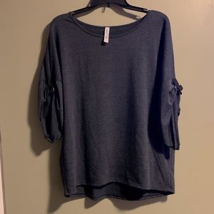 🌟BUNDLE 2 for $11🌟 buckle sleeve flowy shirt